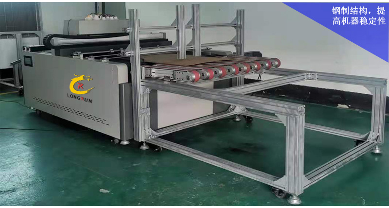 紙箱流水線無版印刷機(jī)采用全鋼制結(jié)構(gòu)，提高機(jī)器穩(wěn)定性。